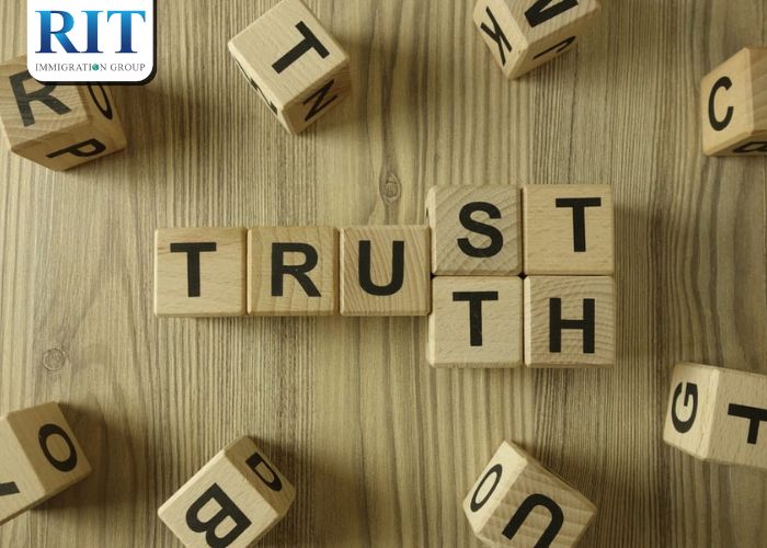 Trust là một công cụ pháp lý cho phép bên thứ ba (bên thụ thác) quản lý tài sản thay mặt cho người thụ hưởng