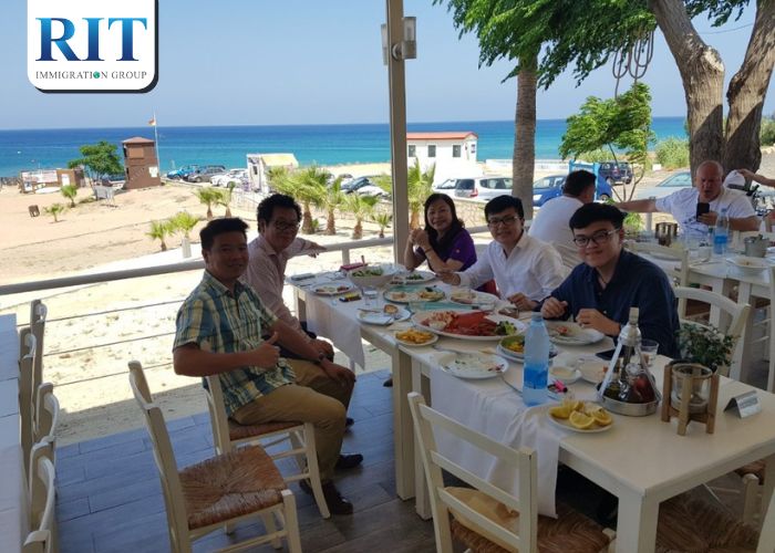 Cơ hội việc làm và thu nhập của người Việt