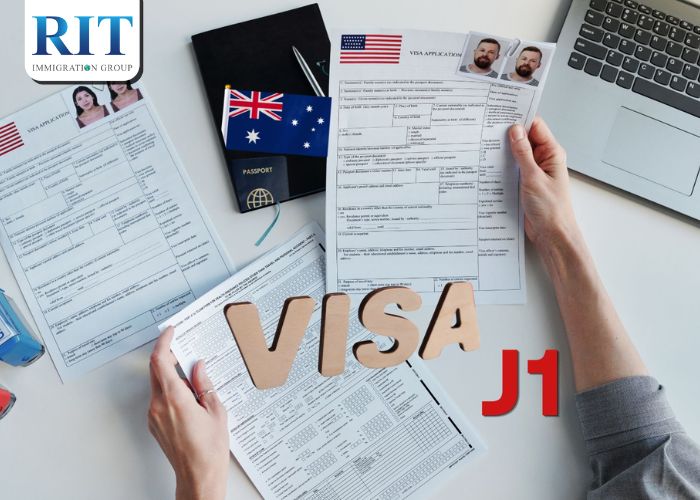 Hiểu đúng về điều khoản 212e và quy tắc 2 năm cư trú tại quê nhà